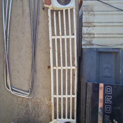 Trims Moldins And Grill Part Ford F-100 Trucks 67-72 