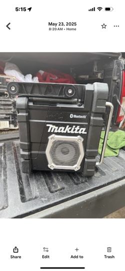 Use normal wear Makita radio good working condition