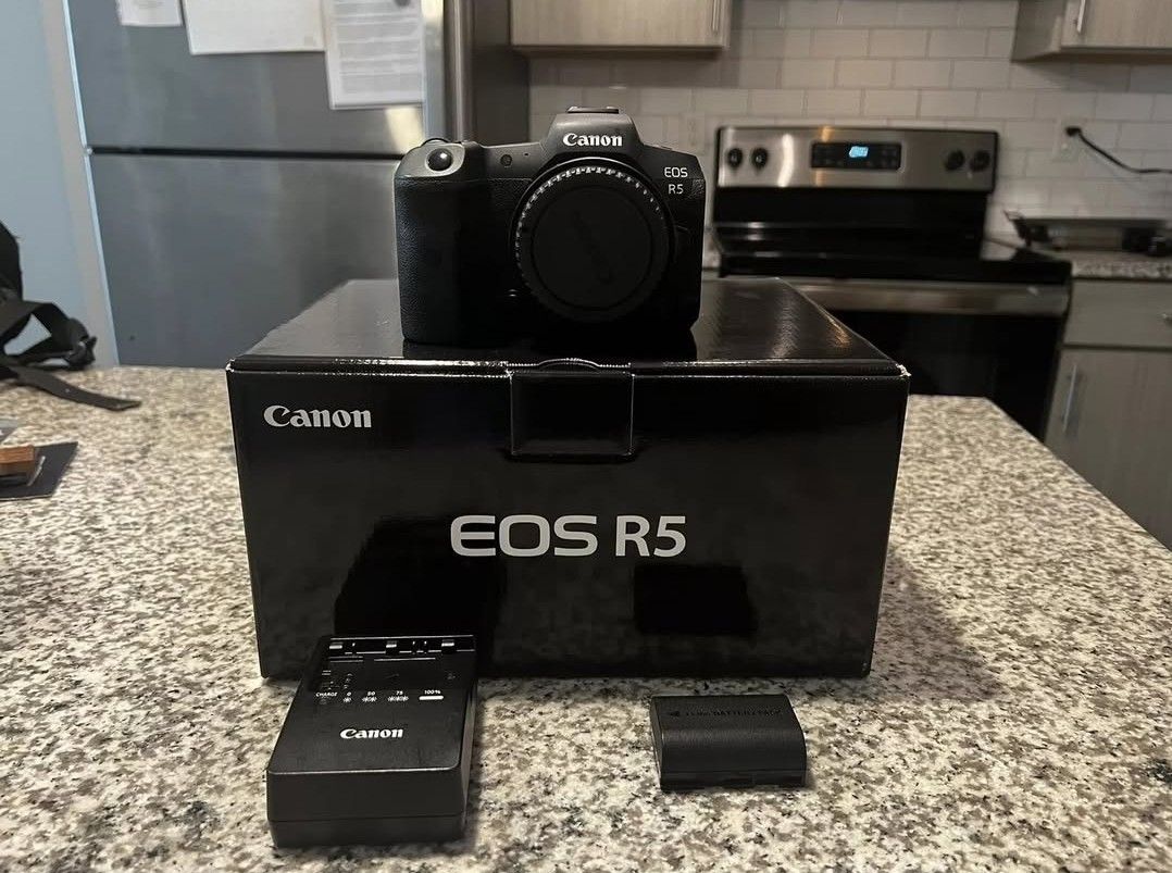 Canon EOS R5 45.0MP Mirrorless Camera - Black (Body Only)