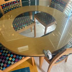 Round glass top table 60”