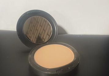 MAC Pressed Powder NW35 