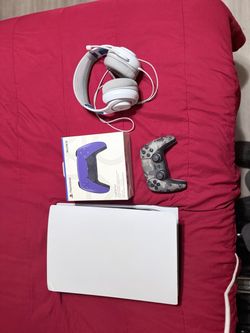 PS5 w(2) controllers all cords and headphones