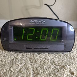 Magnavox digital alarm clock radio