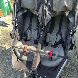DOUBLE BOB STROLLER - No Issues Works Great 
