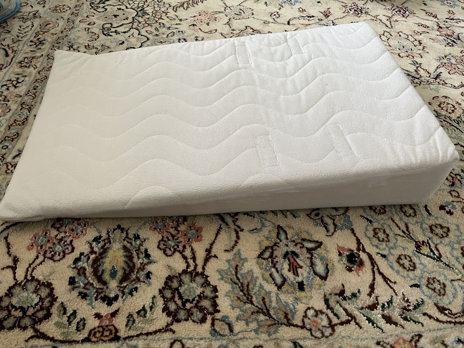 Baby crib wedge