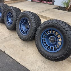 17" Method MR707 w- 33x12.50R17 Toyo MT Tires 