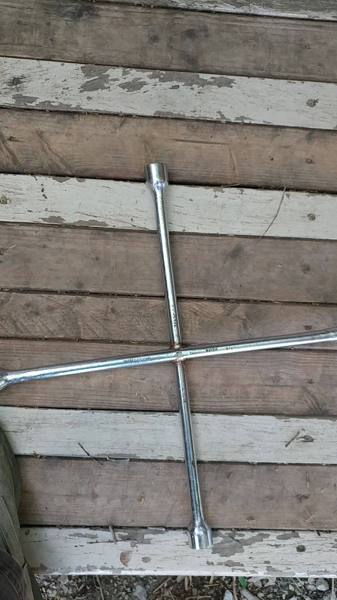 4-way tire tool breaker bar