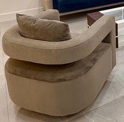 Sillón giratorio moderno color beige