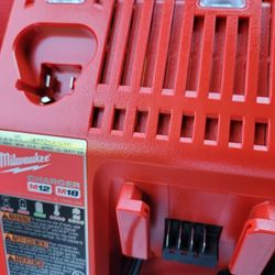 Milwaukee Battery Charger 