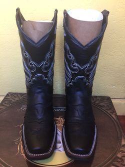Botas están como nuevas sólo las use un día un par de horas size 26 en Mexico 7 en USA