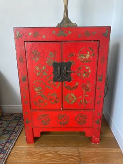 Chinese Red Lacquered 19th Century Qing Dynasty Cabinet with Gilt Chinoiseries