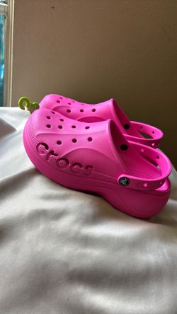 Women crocs size 9