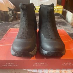 BRAND NEW snow boots