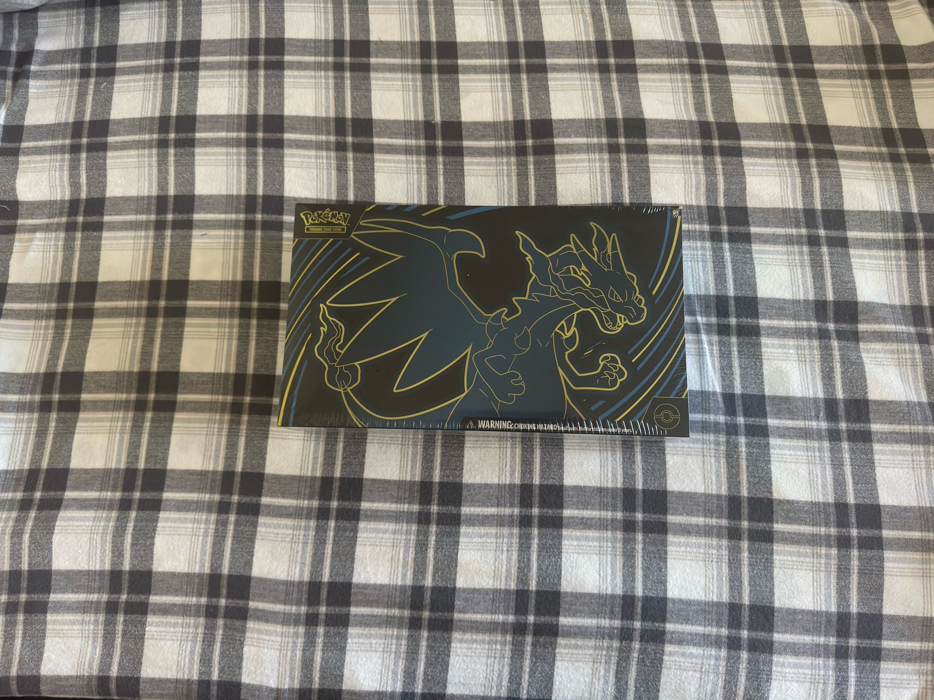 Pokémon Mega Charizard Ultra Premium Collection