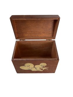Vintags Wooden Hinged Box with Seashell Design