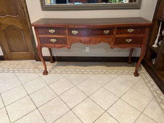 Chippendale style buffet excellent condition