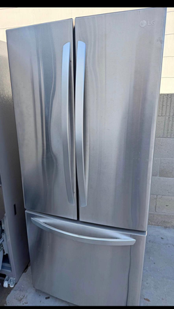 LG Stainless French Door Refrigerator — Bottom Freezer, No Dispenser