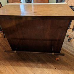 Bar With 2 Stools
