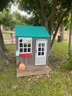 Kids Outdoor Plastic Playhouse