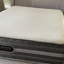 USED QUEEN SIZE BEAUTYREST HYBRID MATTRESS WITH BOX SPRING DELIVERY 🚚 AVAILABLE 