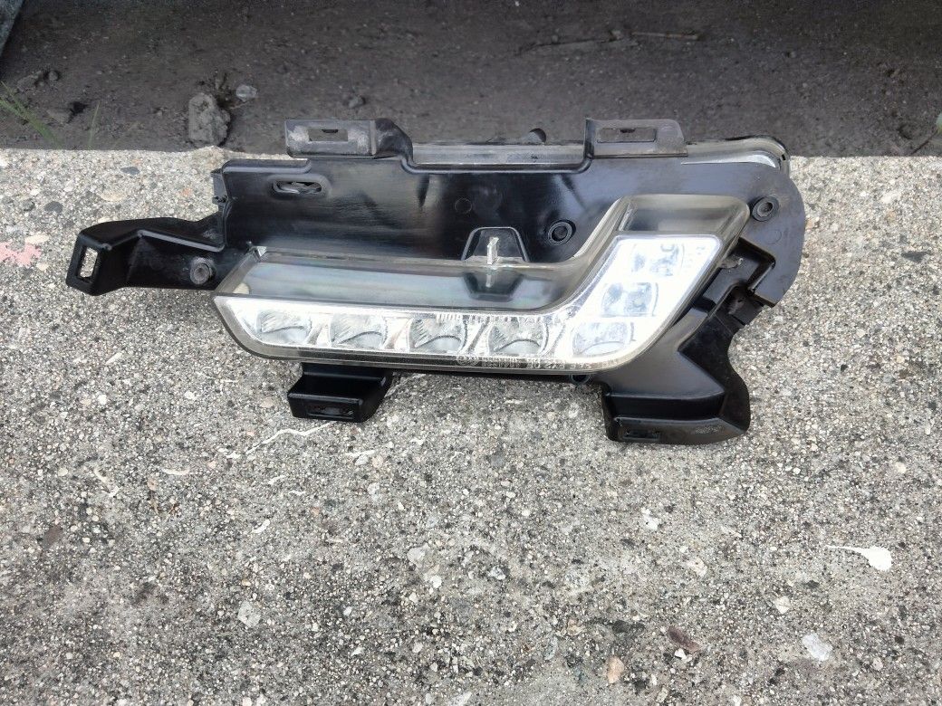 2010-2014 Mercedes E Class Fog Light Left Side (Led) Oem.