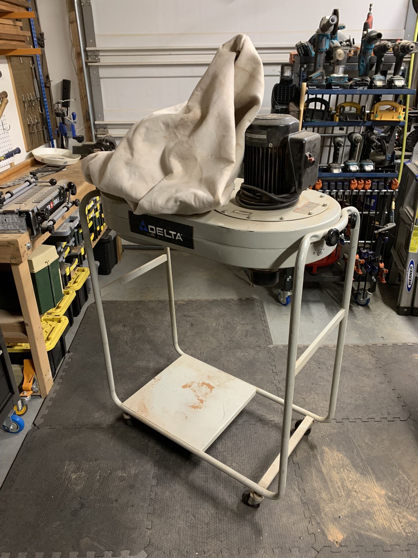 Delta 50-760 1.5 Hp Dust Collector.