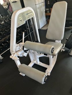 NAUTILUS Nitro seated leg curl