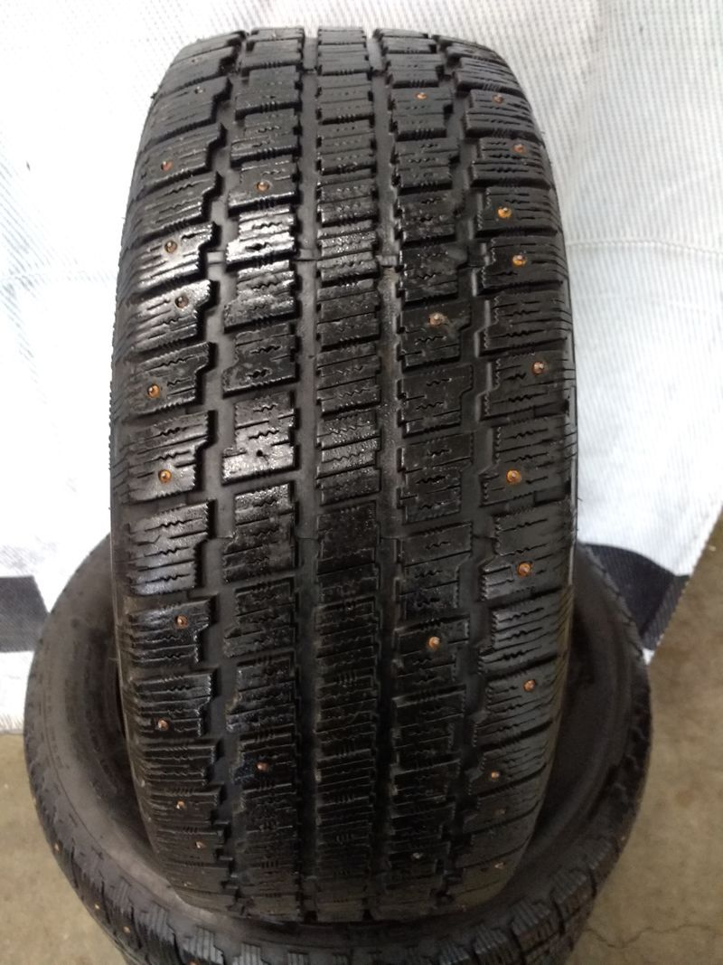 225/55R17 “Near New” Set Of 4 Weather-Master Studded Snow Tires 