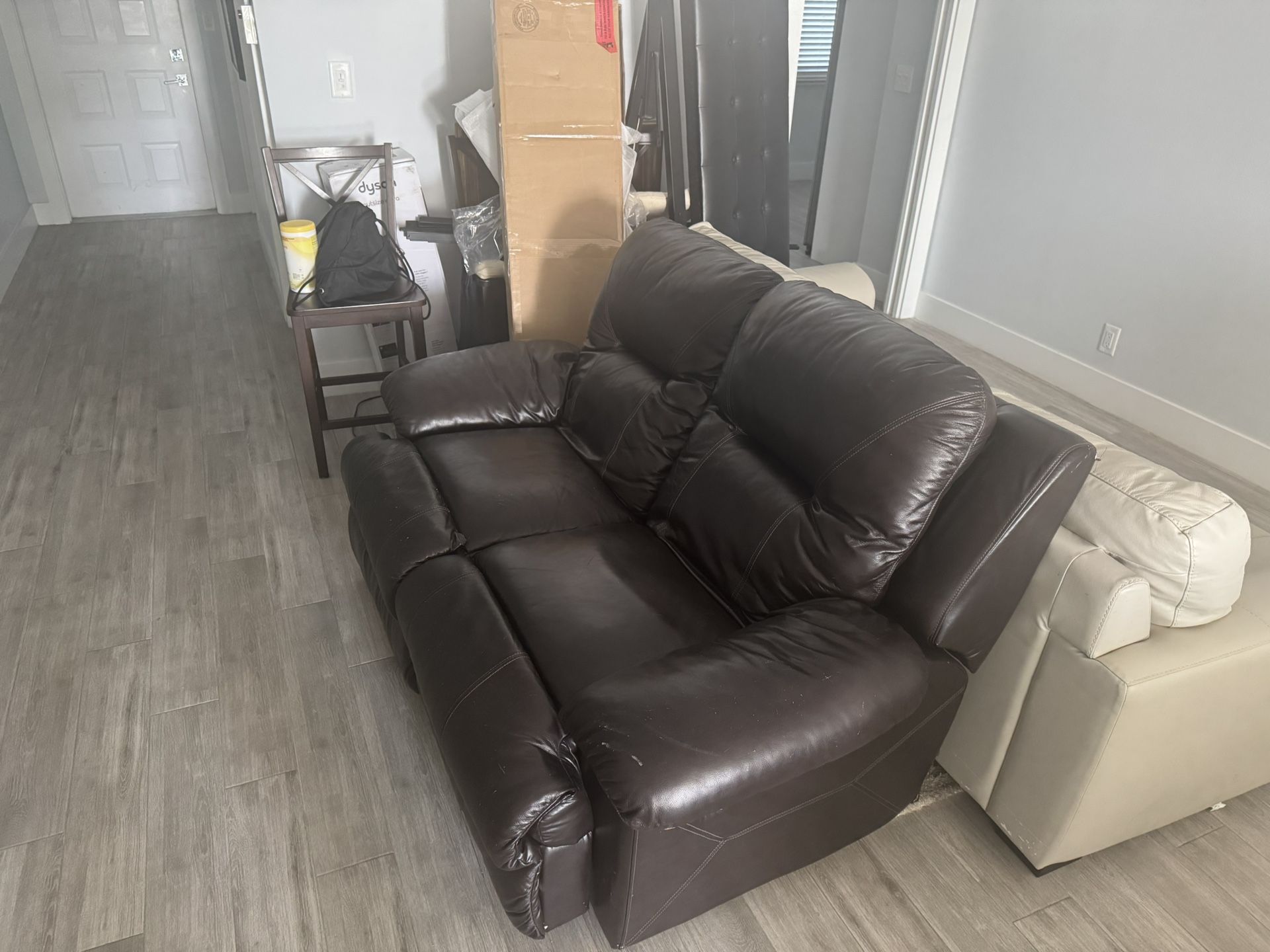 Electric Reclining Loveseat 