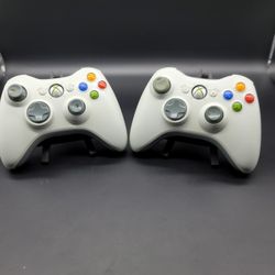 XBox 360 White Wireless Controller Bundle  ( Tested & Working  ) 