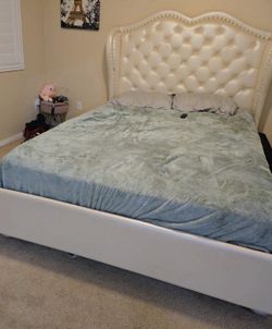 Queen size bed and dresser