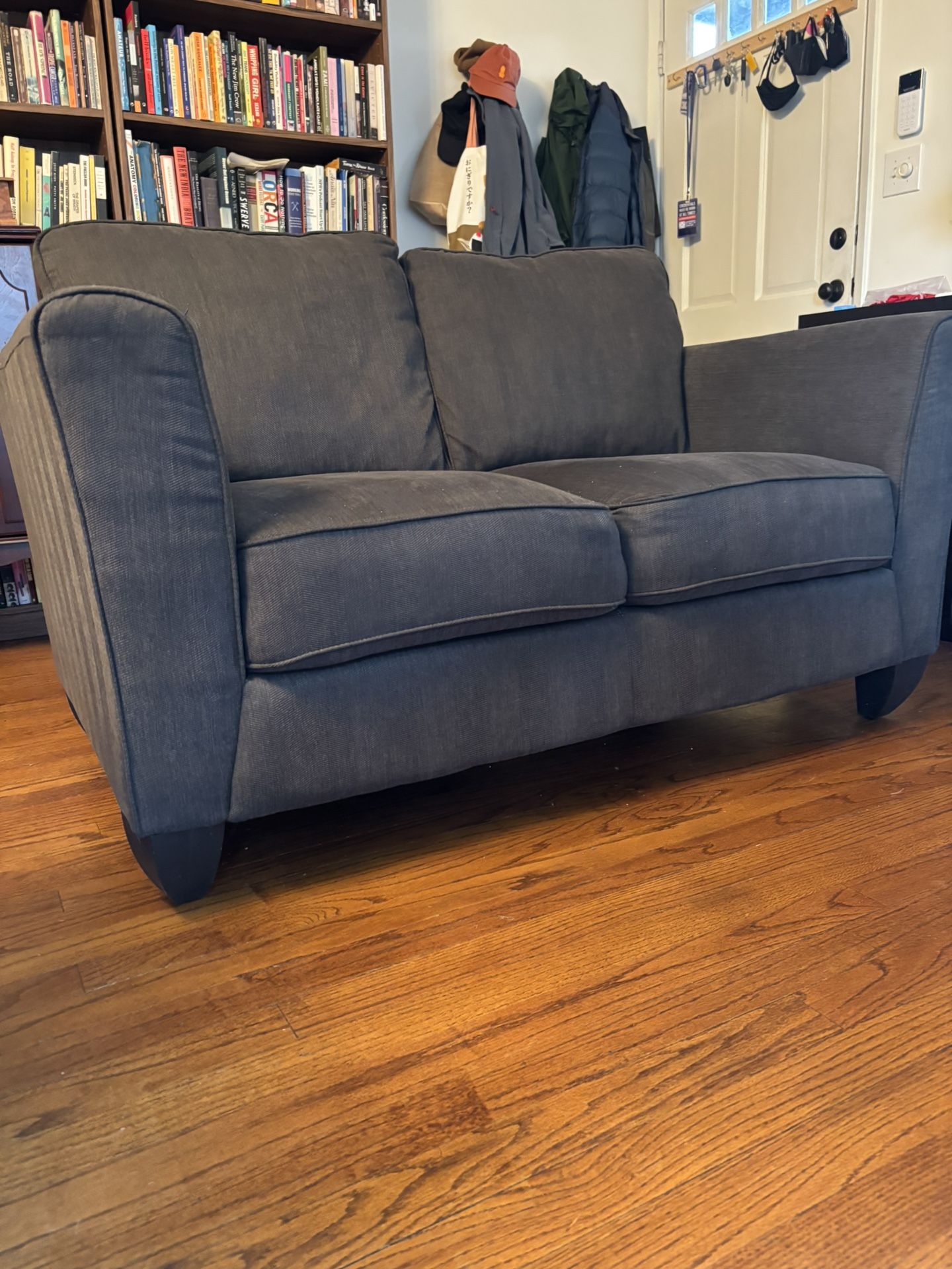 Cute Loveseat / 2-seater Sofa / Small Couch