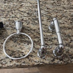 Bathroom hardware set