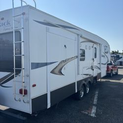 Fifth Wheel-2010 Keystone Sydney Outback Edition 