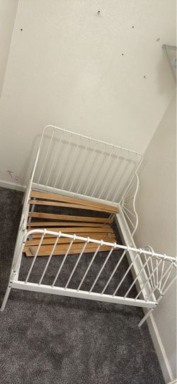 Toddler bed