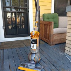 Dyson Multi Floor 2 Upright Vacuum In Great Condition