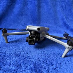 DJI Air 3 Drone - Fly More Combo w/ RC 2 Controller - Like New