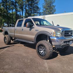Ford F-250 4 Wheel Drive Lifted