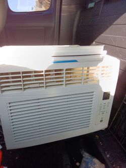 GE Window Air Conditioner Unit