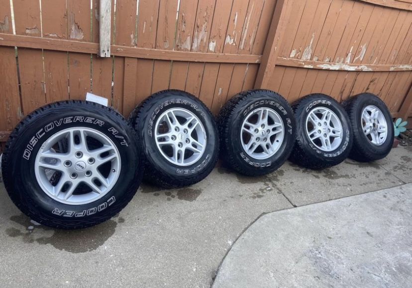 Jeep 245/70R16 Tires 