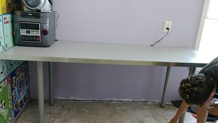 6ft TABLE VERY STURDY