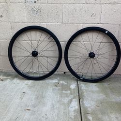 Giant SLR1 42 rear and SLR2 front carbon disk brake wheels