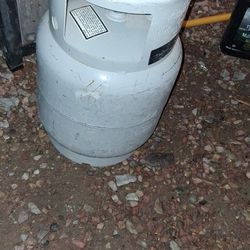 Tanque de gas para montacargas lleno.