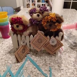 Boyds Bears Trio  Hope, Love, Joy,  in White Picket Fence 