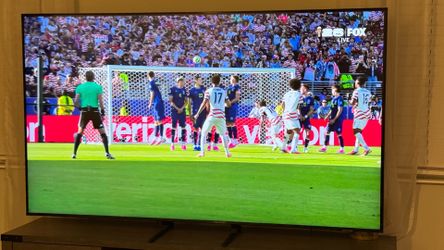 75” Samsung QLED 4K Smart TV – QN75Q70A