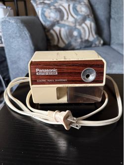 Vintage Panasonic Auto-Stop Electric Pencil Sharpener Model KP-110 （Non-Slip Base)
