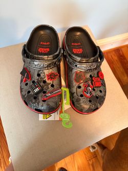 Crocs Darth Vader m6w8