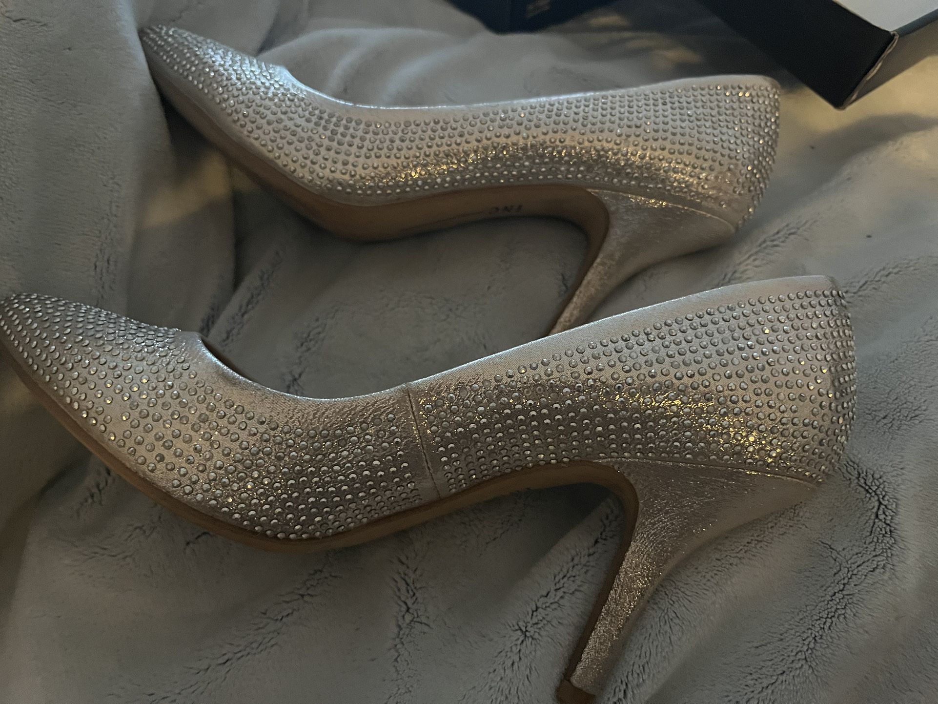 INC International Concepts Zitah Pointed Toe Pumps Pearl Gold 8.5 M with box