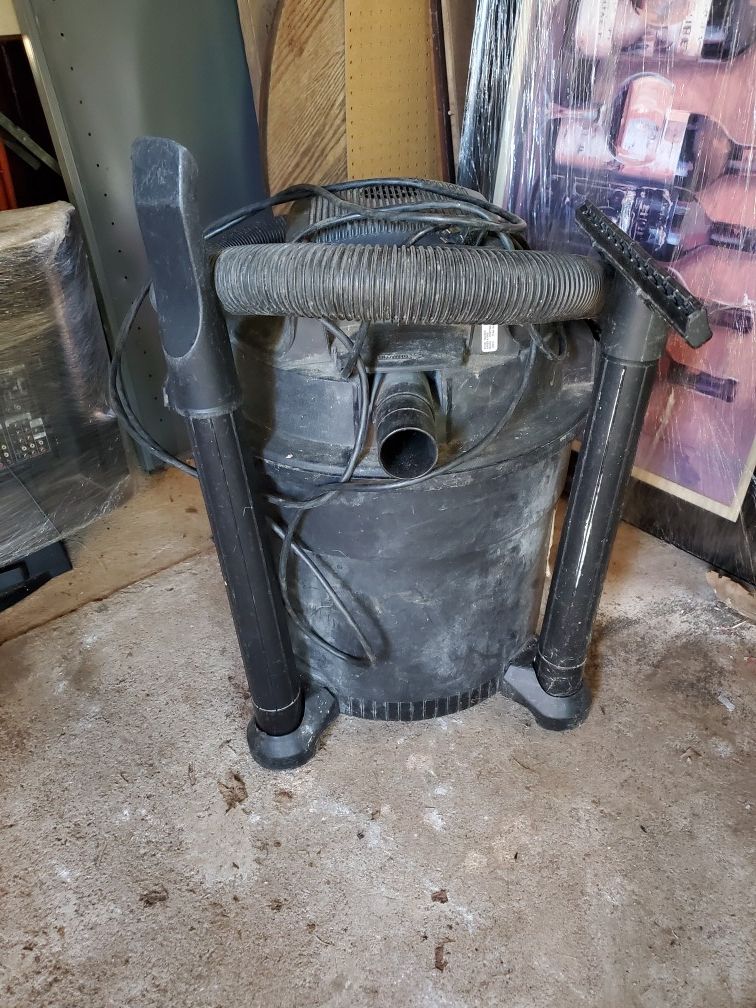 Craftsman 5.5 horse power 16 gal shop vac with attachments. for Sale in Greensboro, NC OfferUp
