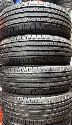 215/65R17 Mastercraft Stratus AS - Set of 4 Like-New Tires